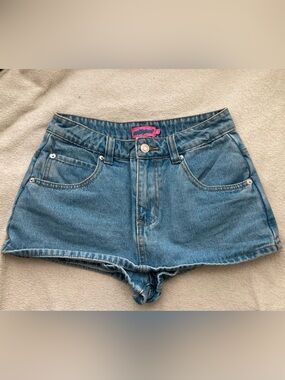 Edikted Light Blue High-Rise Denim Skort 90’s Y2K